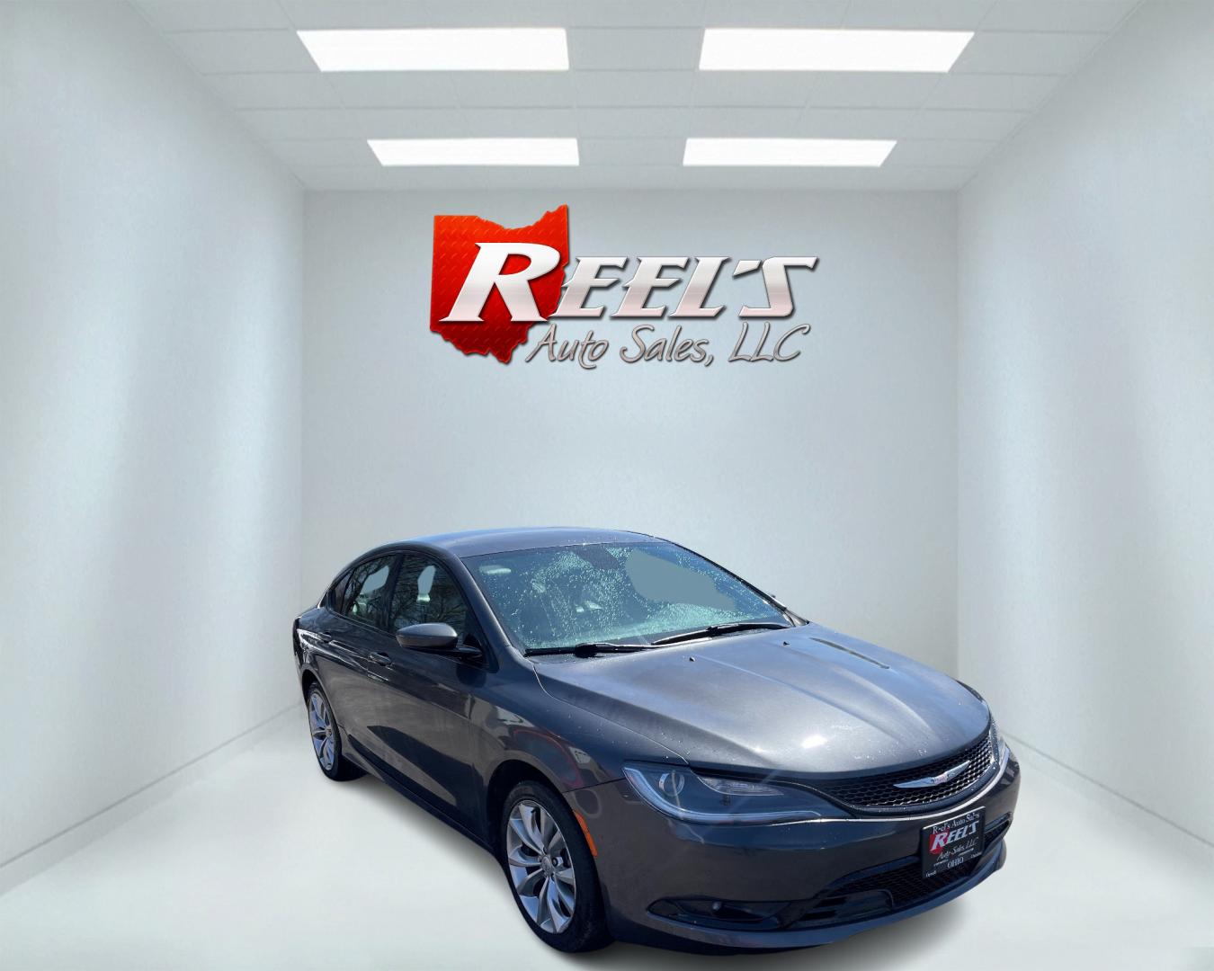 2015 Gray /Black Chrysler 200 S (1C3CCCBG0FN) with an 3.6L V6 DOHC 24V engine, 9-Speed Automatic transmission, located at 547 E. Main St., Orwell, OH, 44076, (440) 437-5893, 41.535435, -80.847855 - Photo#2